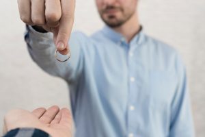 Boşanmalarda Ev Eşyalarının ve Ziynetlerin Paylaşımı